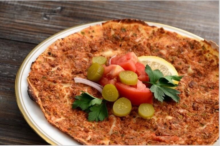 Pizza arénienne lahmajoun ou lahmacun